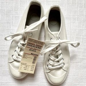NWT Muji sneakers